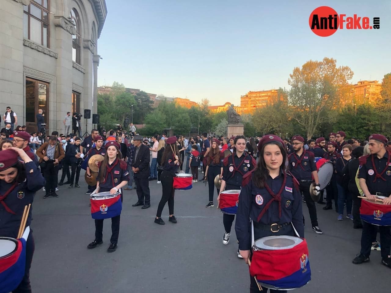 article-image